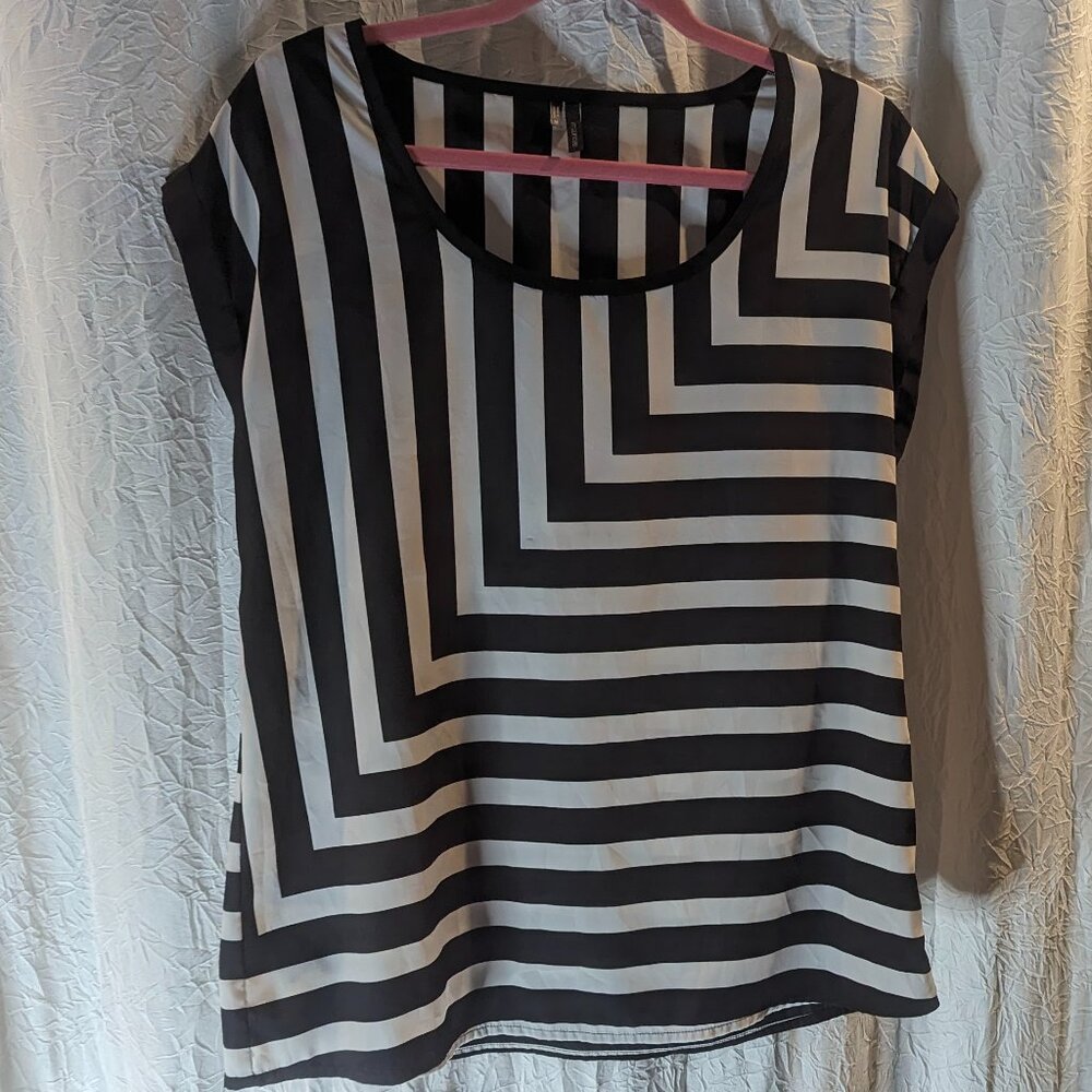 Maurices Size Medium Striped Blouse